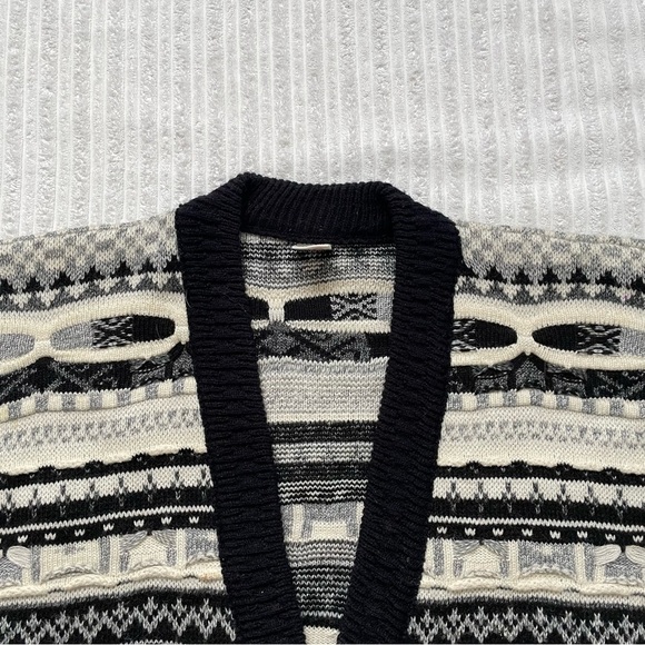 Vintage 3D Textured Knit Sweater Vest - Picture 5 of 8